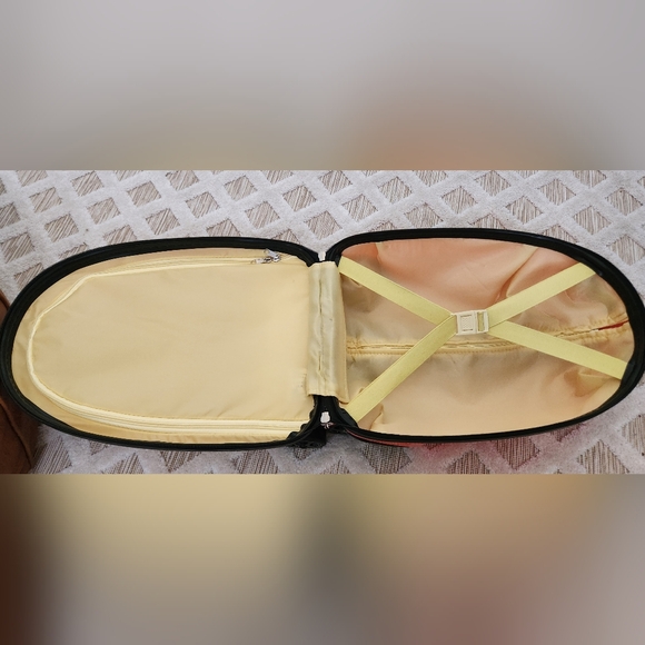 Kid's remote controlled Hedgehog Carry On Luggage - Picture 5 of 7